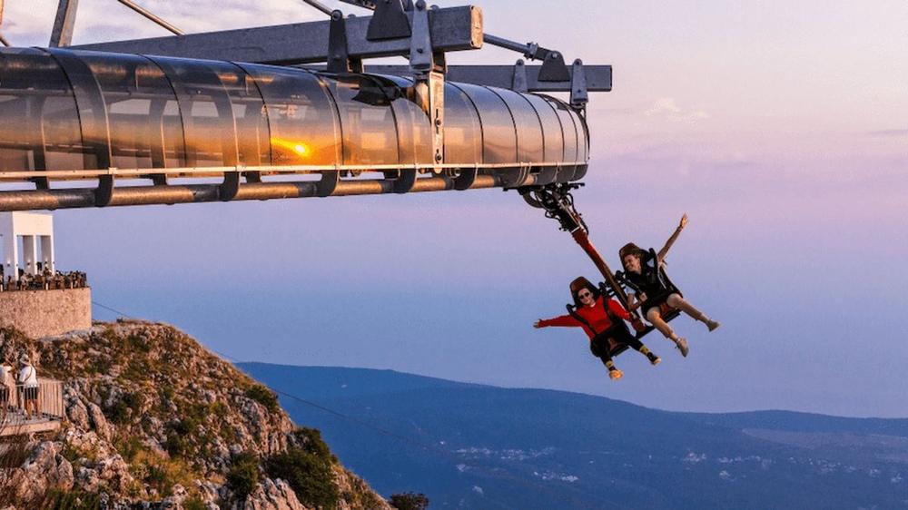 Falcon Fly giant swing over the cliff edge