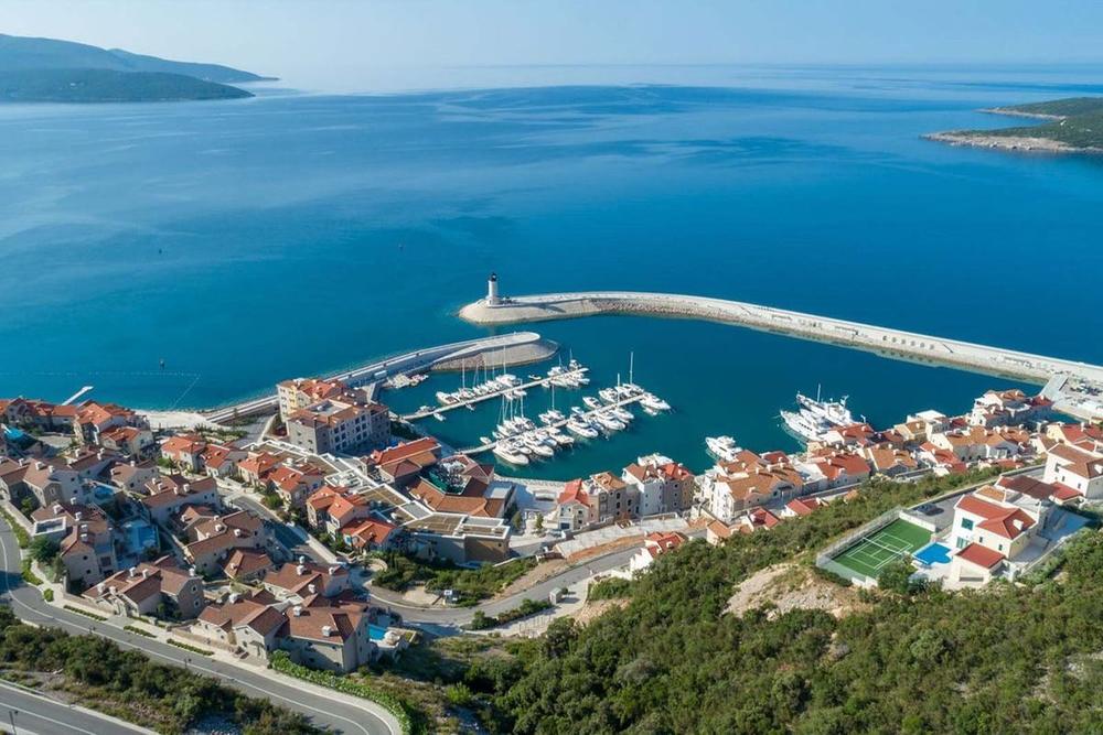Luštica marina village